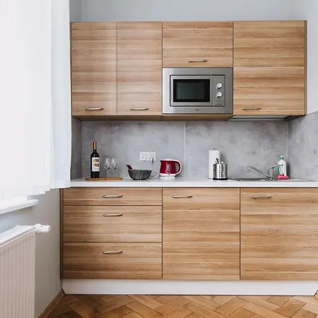 Host Apartman *