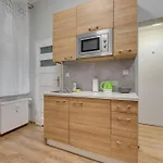 דירה Host