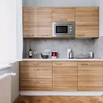 Host דירה *