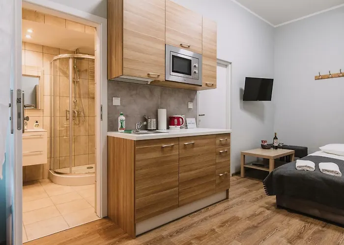 Апартаменти Host *